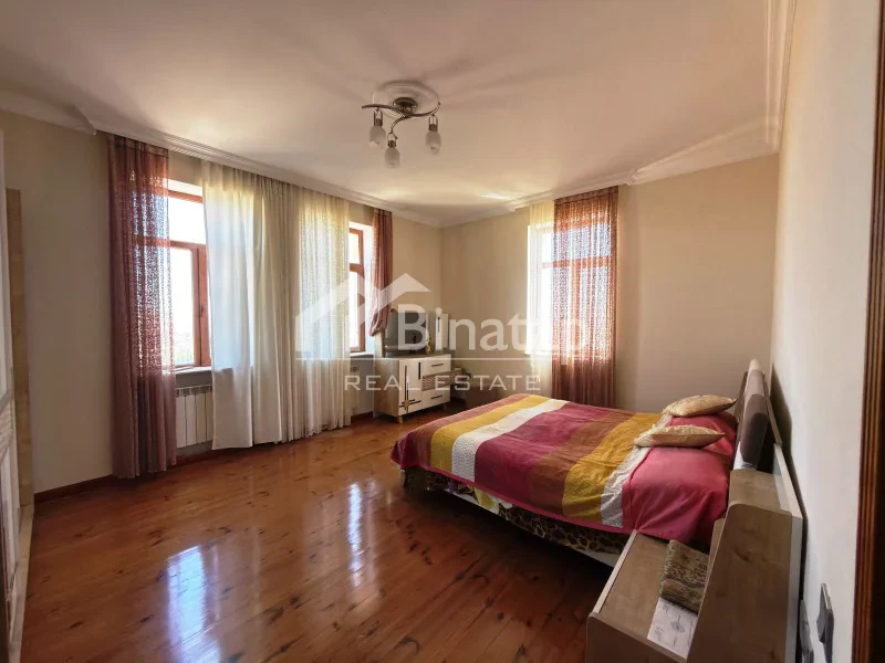 Satılır 5+ otaqlı həyət evi / bağ evi 300 m², Novxanı qəs. — şəkil 15