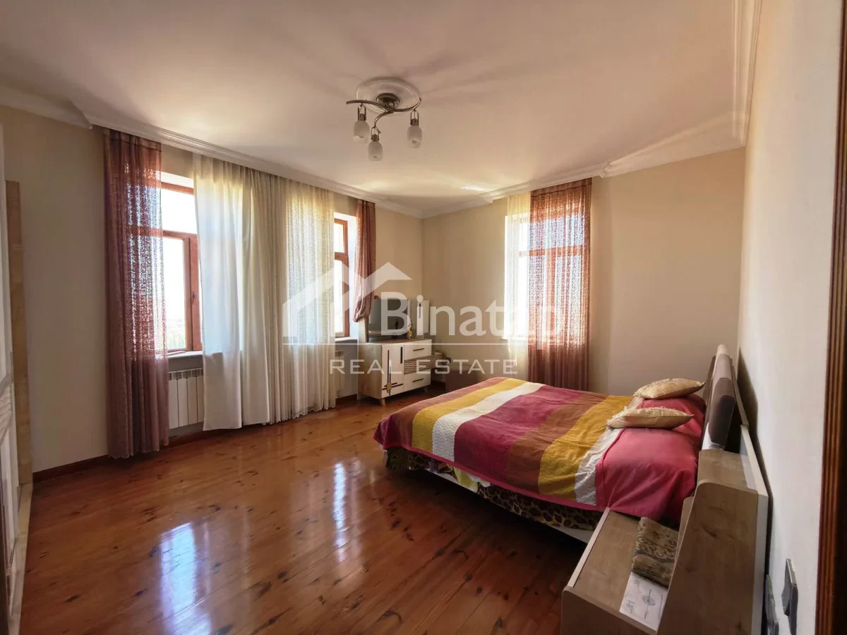 Satılır 5+ otaqlı həyət evi / bağ evi 300 m², Novxanı qəs. — şəkil 15