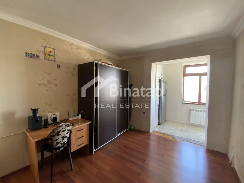 Satılır köhnə tikili, Azadlıq Prospekti m.