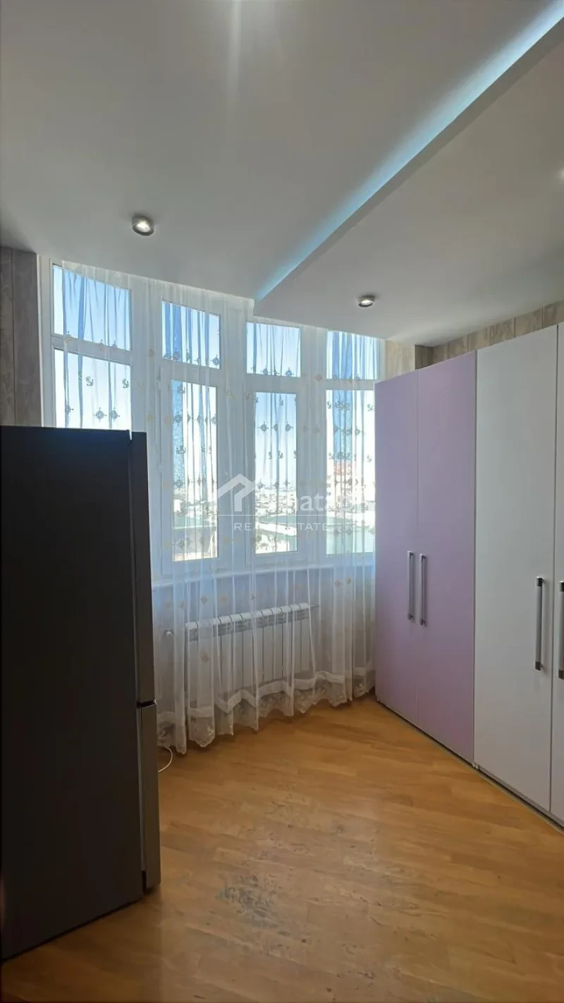 Satılır 3 otaqlı yeni tikili 147 m², 8 Noyabr m. — şəkil 12