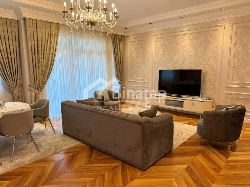 Satılır 4 otaqlı yeni tikili 195 m², Nizami m.