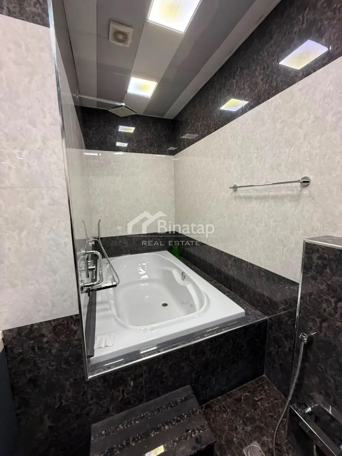 Satılır 3 otaqlı yeni tikili 105 m², 8 Noyabr m. — şəkil 12
