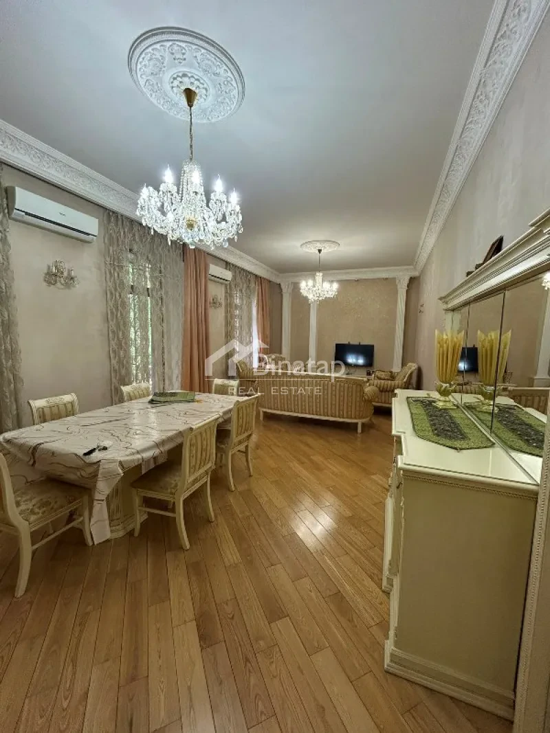 İcarəyə verilir 4 otaqlı köhnə tikili 200 m², İçərişəhər m.