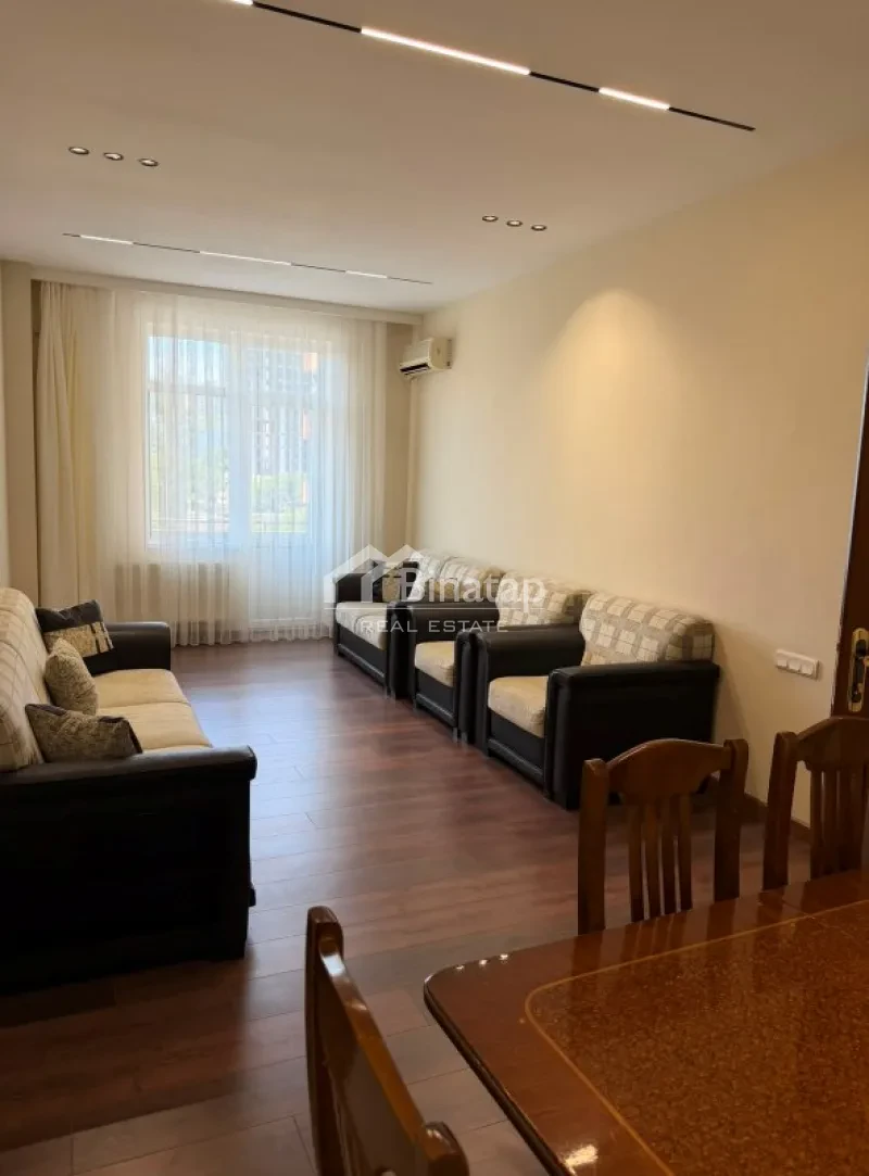 Satılır 3 otaqlı yeni tikili 120 m², 8 Noyabr m.