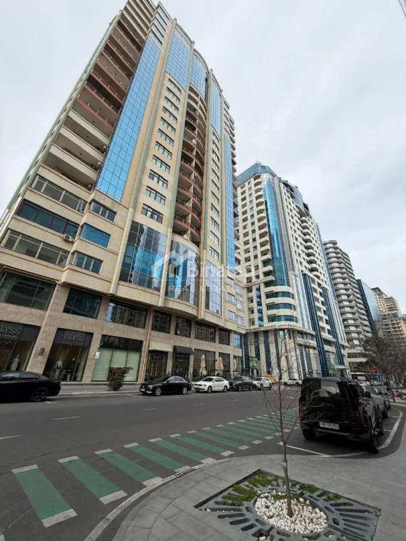 Satılır 4 otaqlı yeni tikili 240 m², 28 May m.