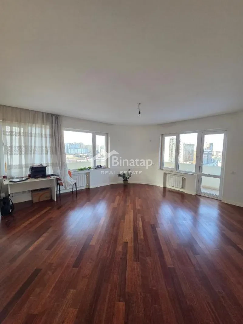 Satılır 2 otaqlı yeni tikili 106 m², 8 Noyabr m.