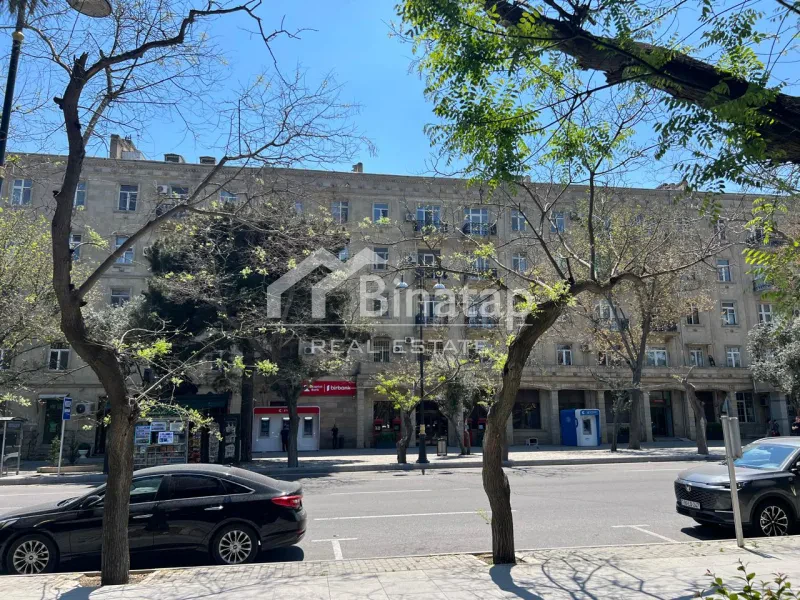 Satılır 3 otaqlı köhnə tikili 72 m², Elmlər Akademiyası m.