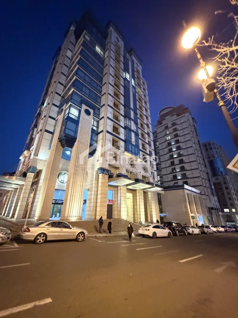 Satılır 4 otaqlı yeni tikili 172 m², 28 May m.