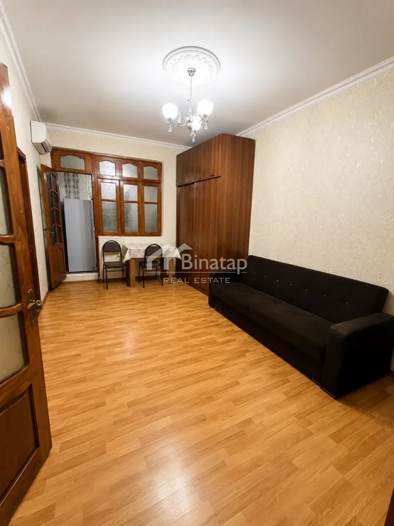 Satılır 2 otaqlı köhnə tikili 45 m², Memar Əcəmi m.