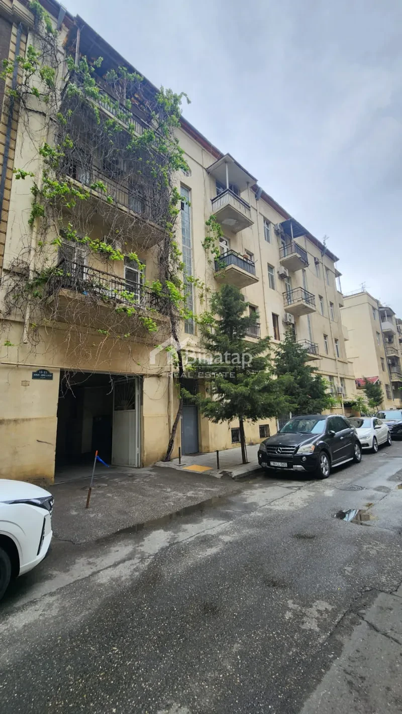 Satılır 2 otaqlı köhnə tikili 55 m², İçərişəhər m.