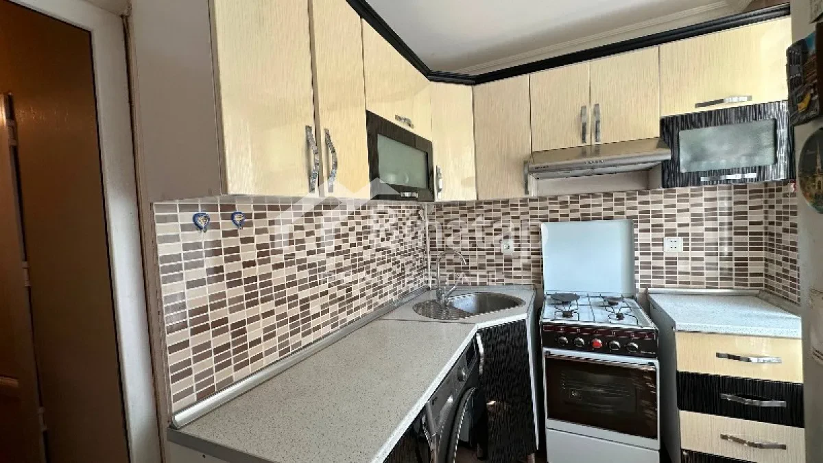 Satılır 2 otaqlı köhnə tikili 45 m², Elmlər Akademiyası m. — şəkil 8