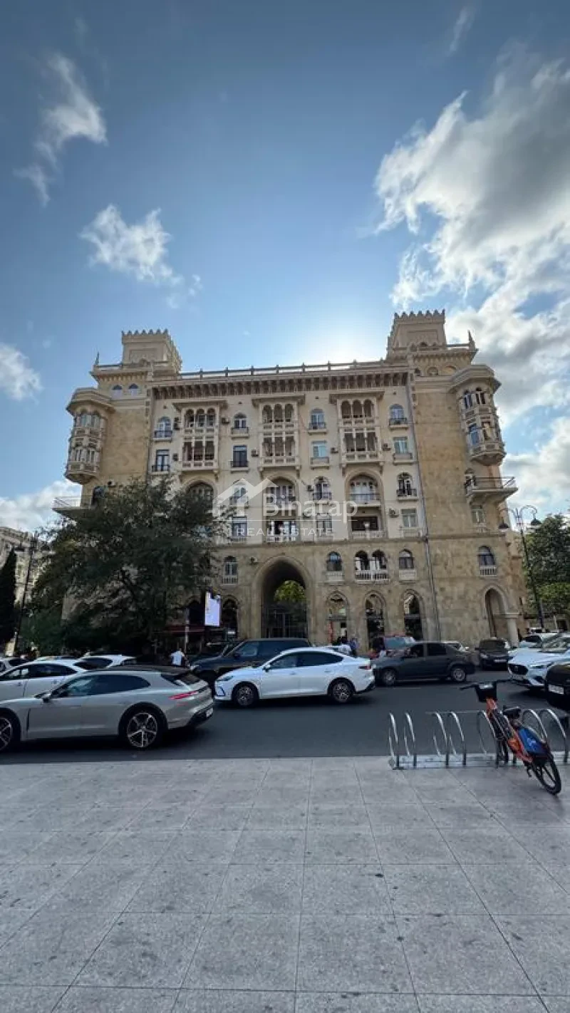 Satılır 3 otaqlı köhnə tikili 115 m², Sahil m.