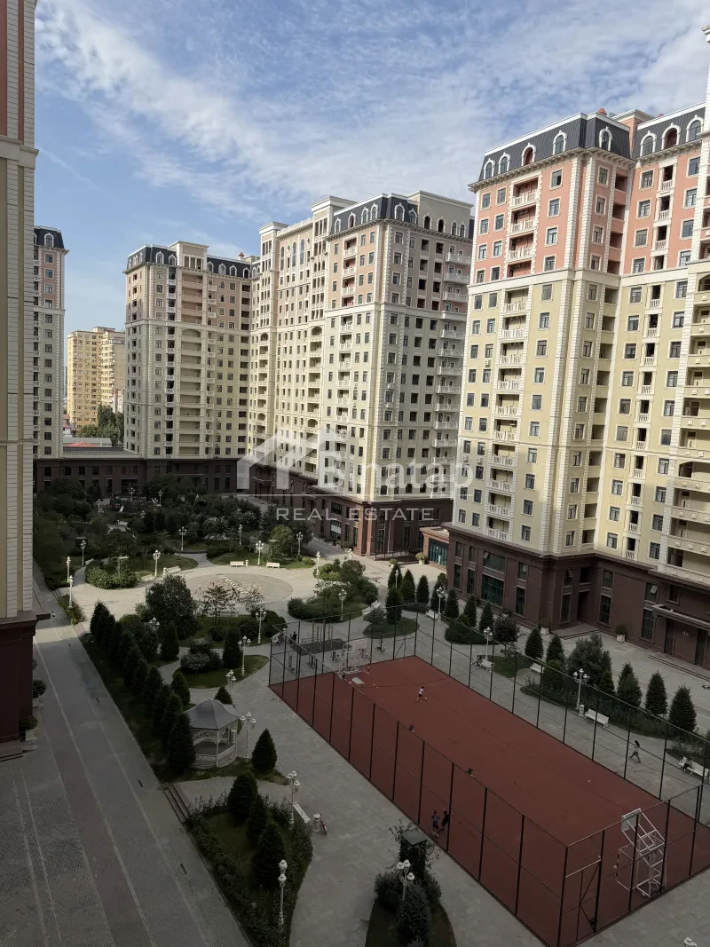 Продаётся 4-комн. новостройка 166 м², м. Элмляр Академиясы