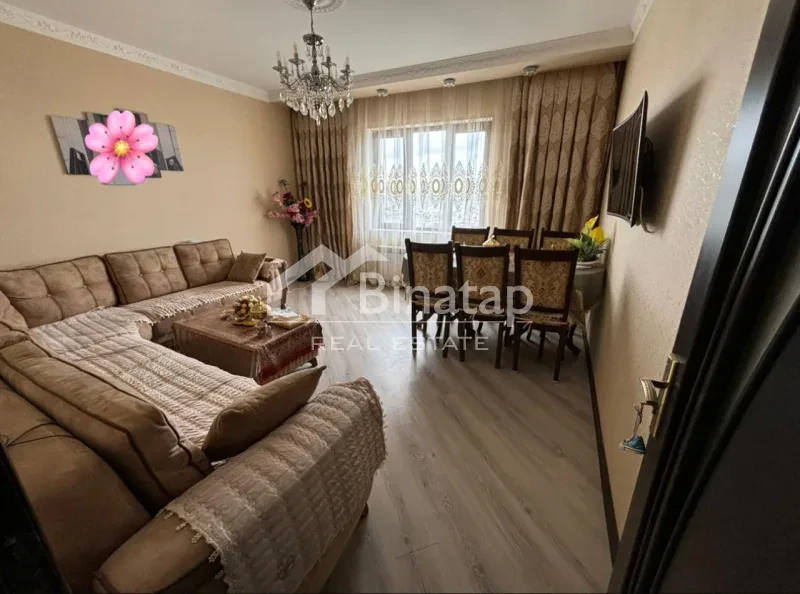 Satılır 4 otaqlı köhnə tikili 100 m², 9-cu mikrorayon qəs.
