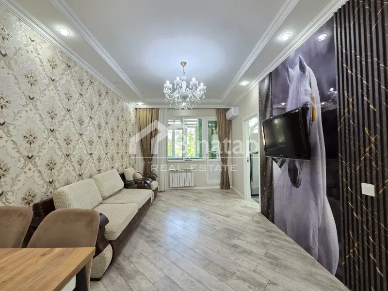 Satılır 2 otaqlı köhnə tikili 55 m², Memar Əcəmi m.