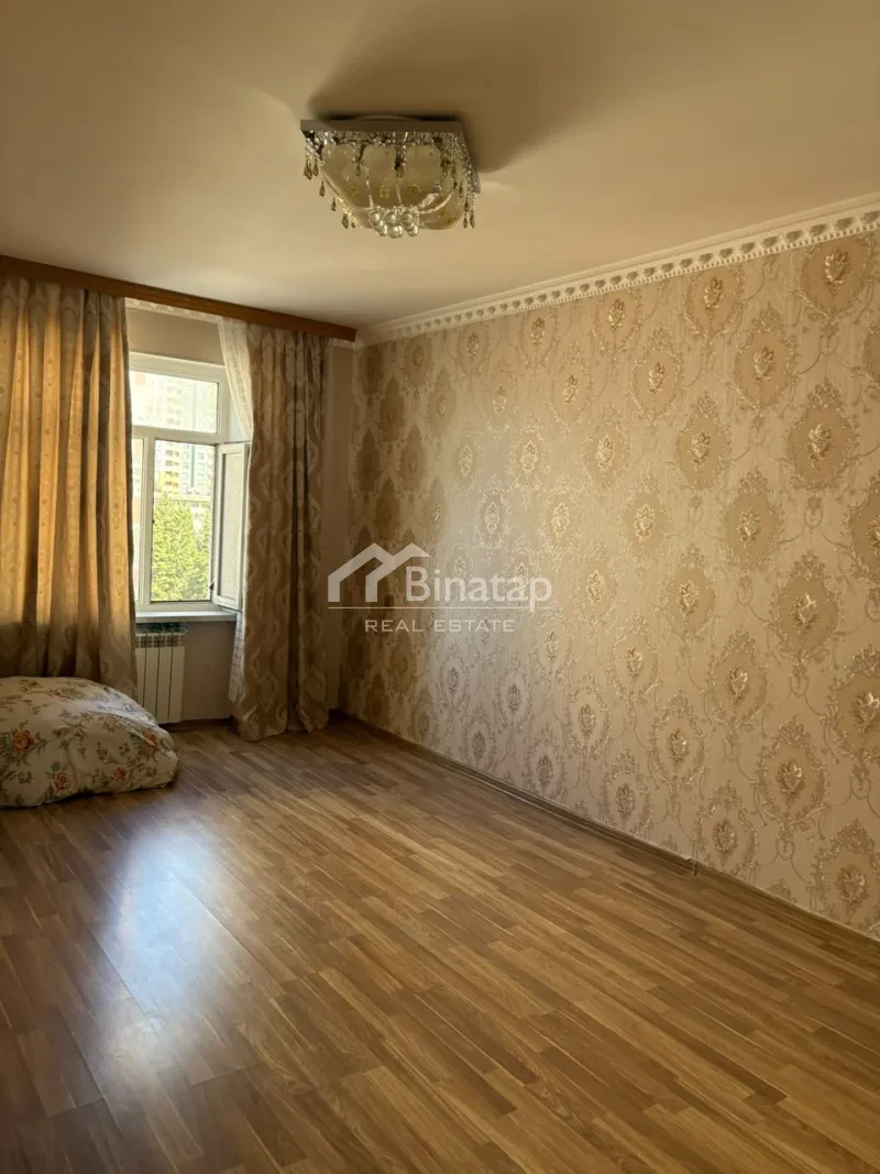 Satılır 2 otaqlı köhnə tikili 48.61 m², Xalqlar Dostluğu m.