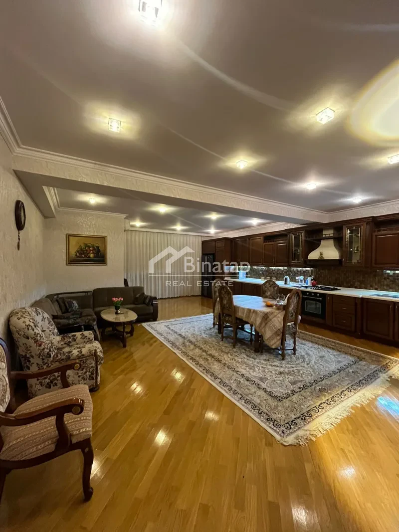 Satılır 5 otaqlı yeni tikili 240 m², 28 May m.