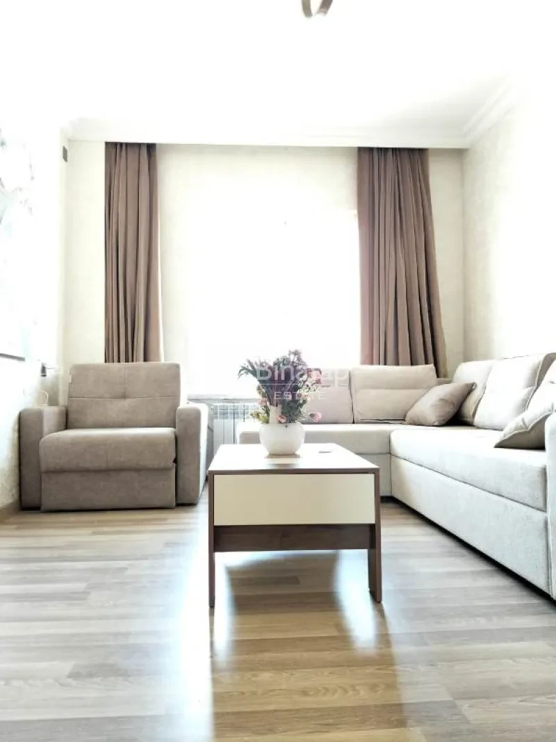 Satılır 2 otaqlı köhnə tikili 60 m², İnşaatçılar m. — şəkil 2