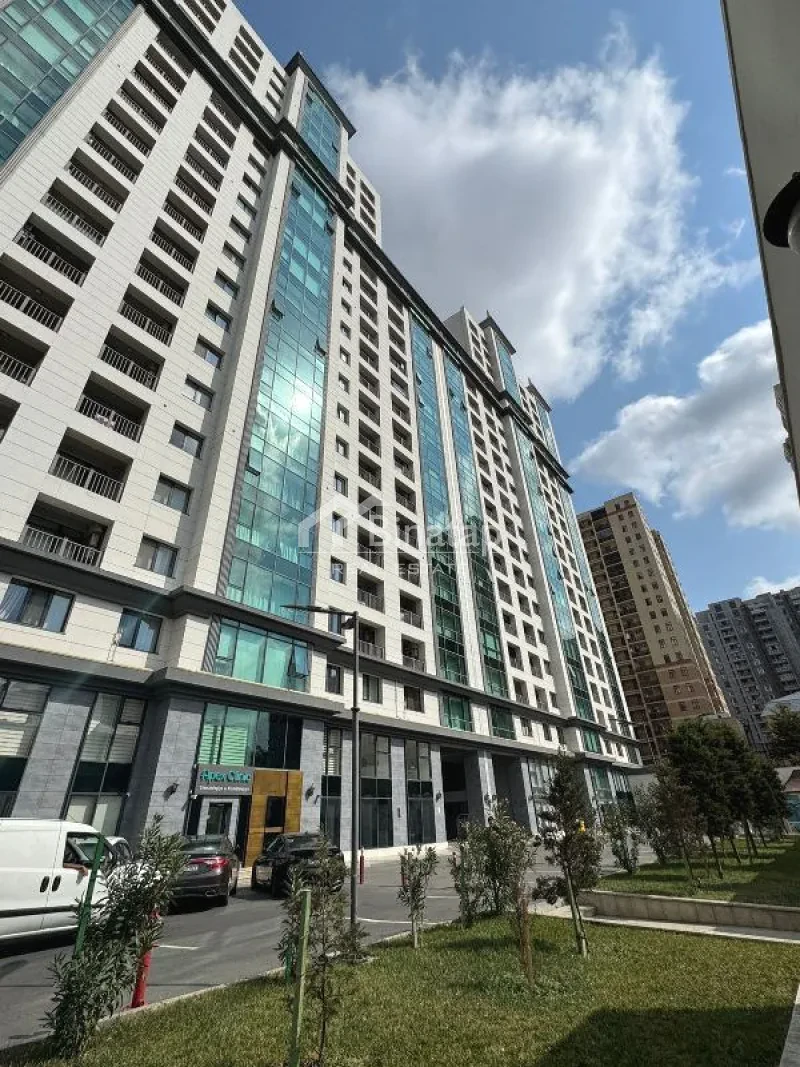 Продаётся 3-комн. новостройка 155 м², м. Элмляр Академиясы
