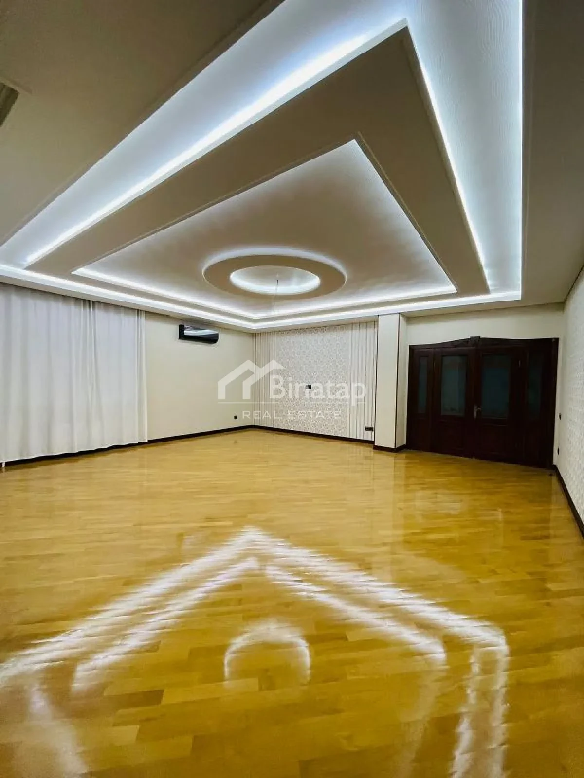 Satılır 3 otaqlı yeni tikili 165 m², 8 Noyabr m. — şəkil 2