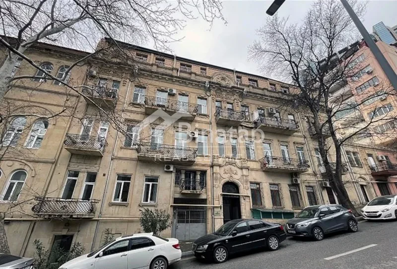 Satılır 2 otaqlı köhnə tikili 55 m², İçərişəhər m.