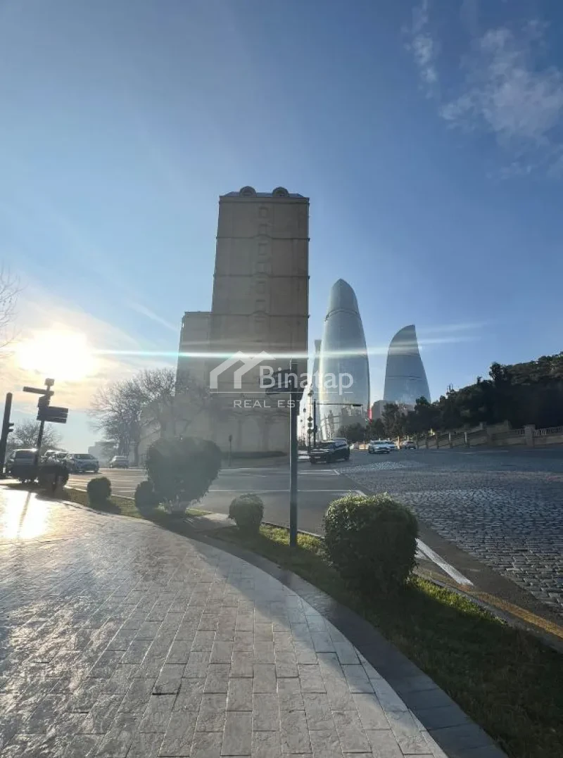 Satılır 3 otaqlı köhnə tikili 120 m², İçərişəhər m.