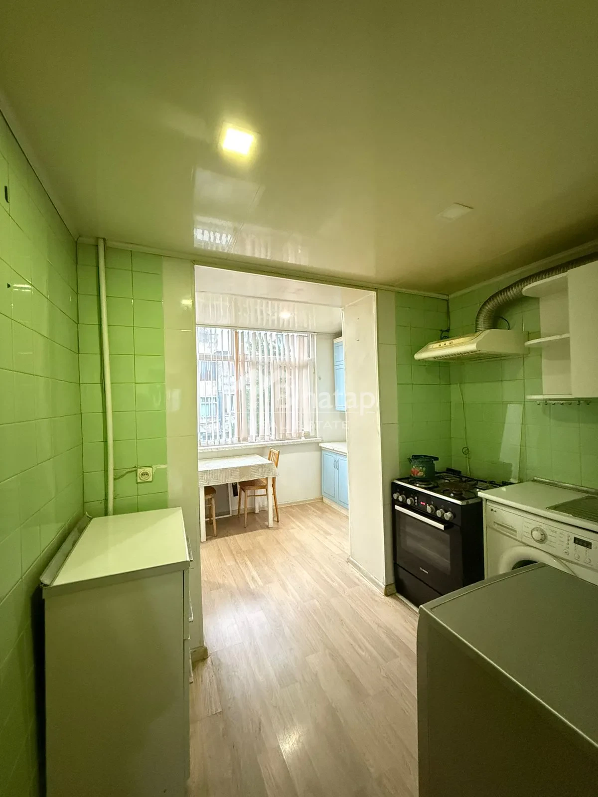 Satılır 3 otaqlı köhnə tikili 70 m², Elmlər Akademiyası m. — şəkil 4