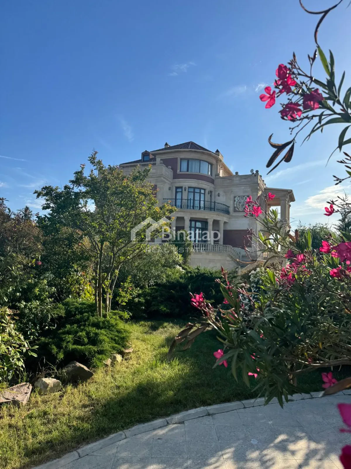Satılır 9 otaqlı həyət evi / bağ evi 1000 m², Bilgəh qəs. — şəkil 1