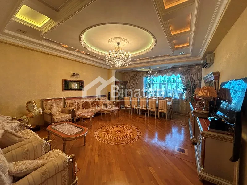 Satılır 4 otaqlı yeni tikili 310 m², 28 May m.