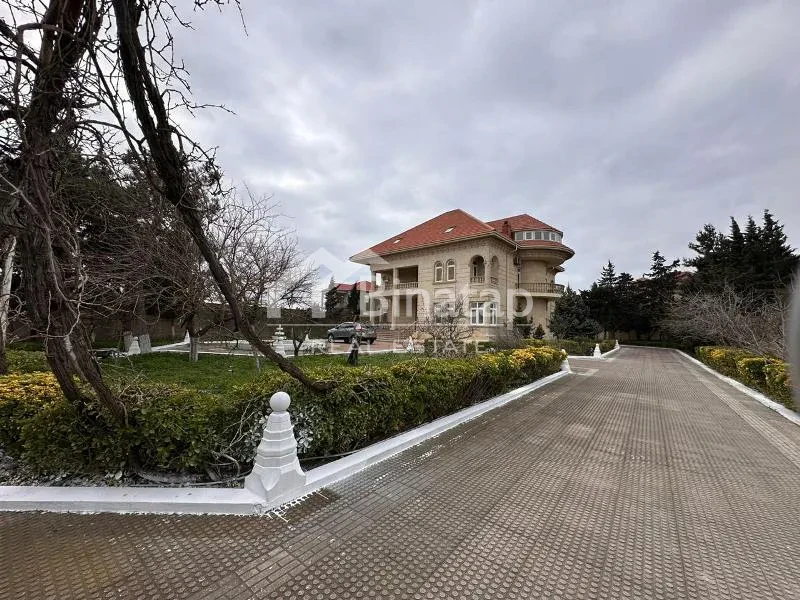 Satılır 9 otaqlı həyət evi / bağ evi 600 m², Bilgəh qəs.