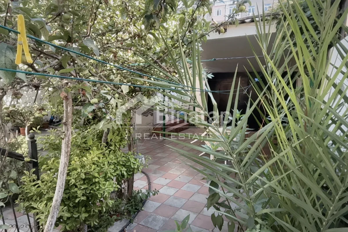 Satılır 5 otaqlı köhnə tikili 100 m², Mərdəkan qəs. — şəkil 1
