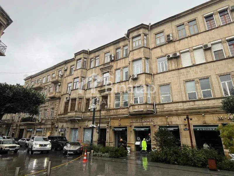 Satılır 7 otaqlı köhnə tikili 470 m², Sahil m.