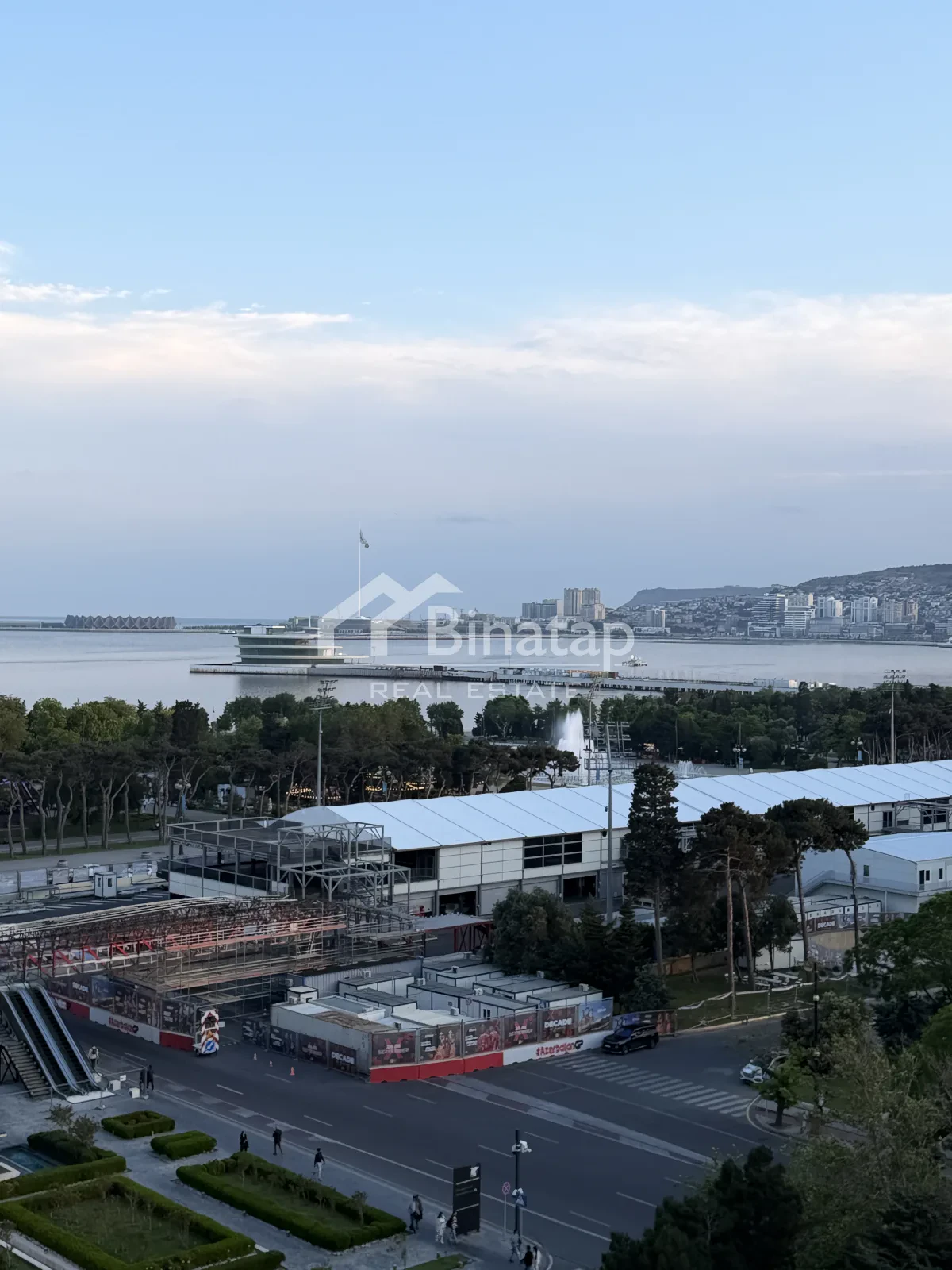 Satılır 4 otaqlı yeni tikili 180 m², Sahil m. — şəkil 1