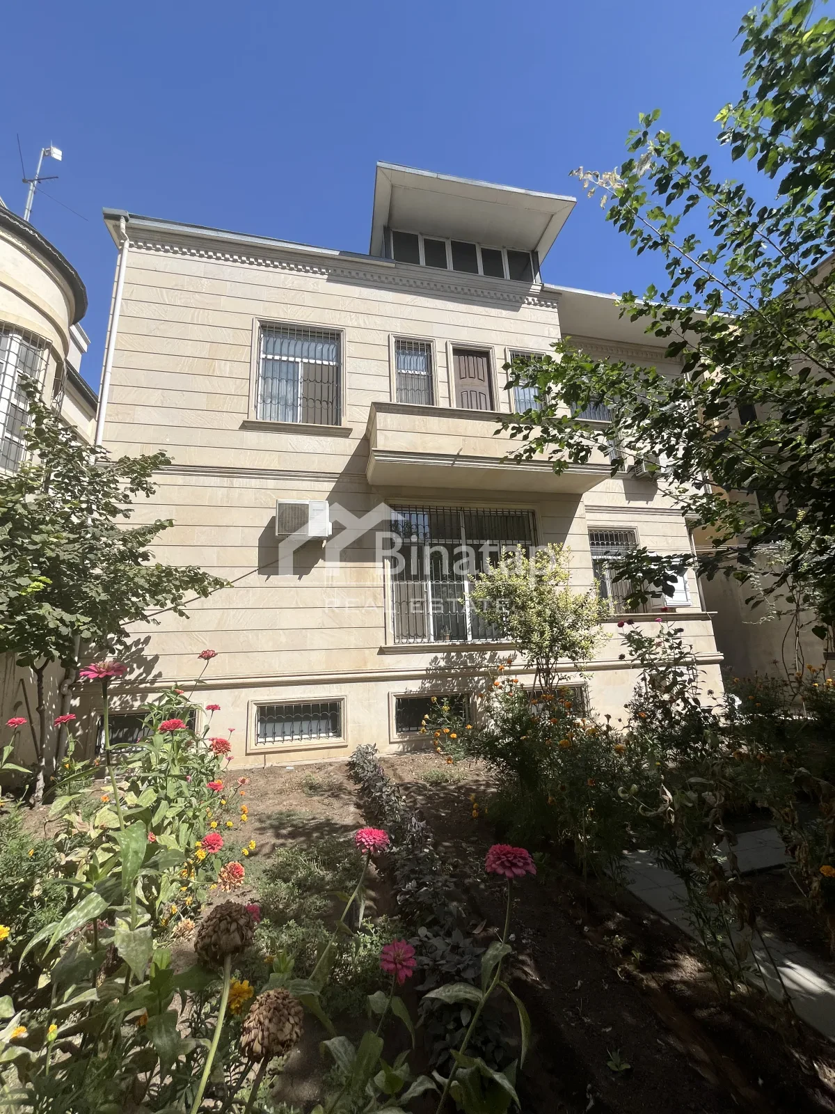 Satılır 6 otaqlı həyət evi / bağ evi 450 m², Nəsimi m. — şəkil 1