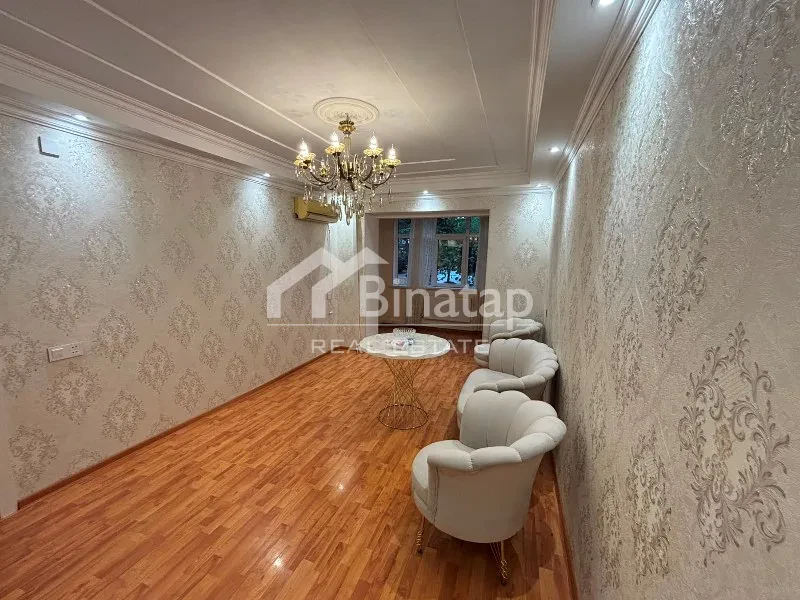 Satılır 2 otaqlı köhnə tikili 60 m², İnşaatçılar m.