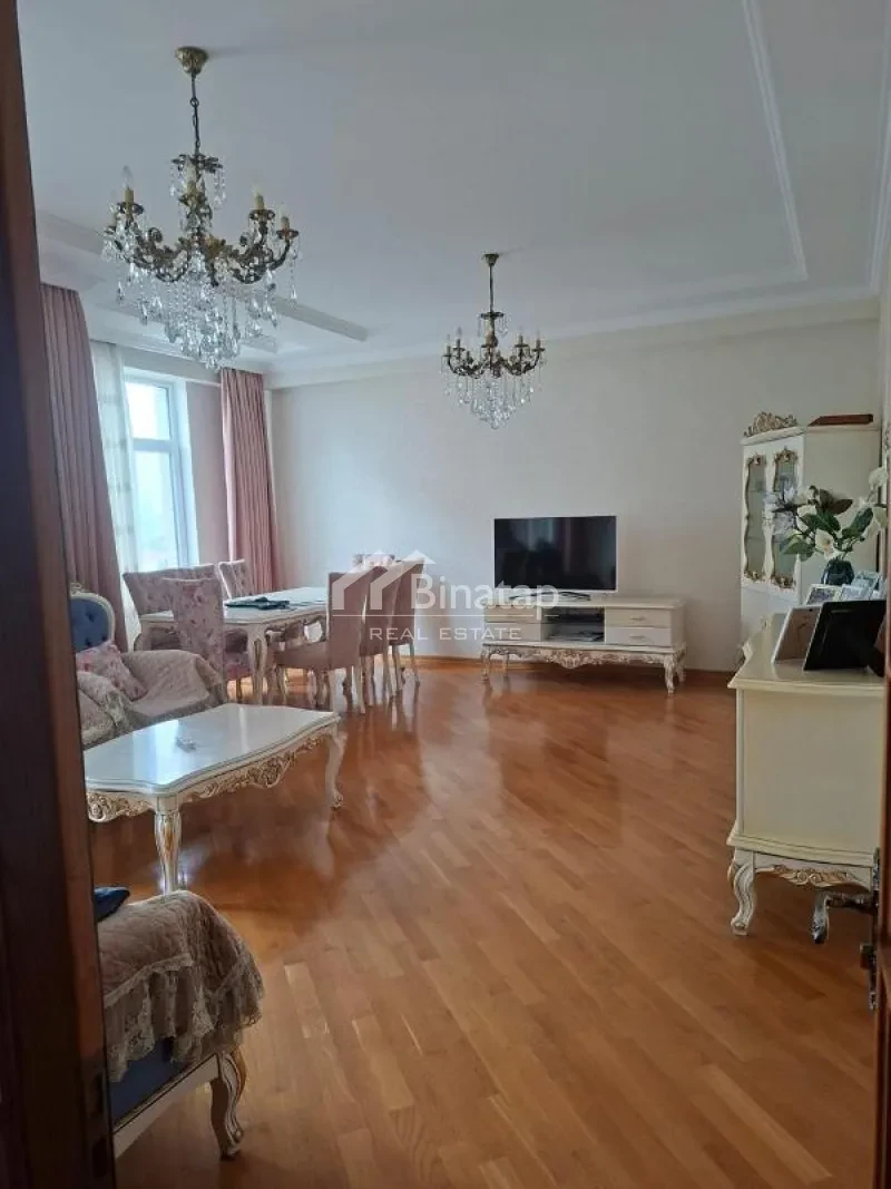Satılır 3 otaqlı yeni tikili 117 m², 8 Noyabr m.