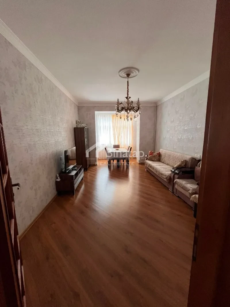 Satılır 2 otaqlı köhnə tikili 60.6 m², Elmlər Akademiyası m.
