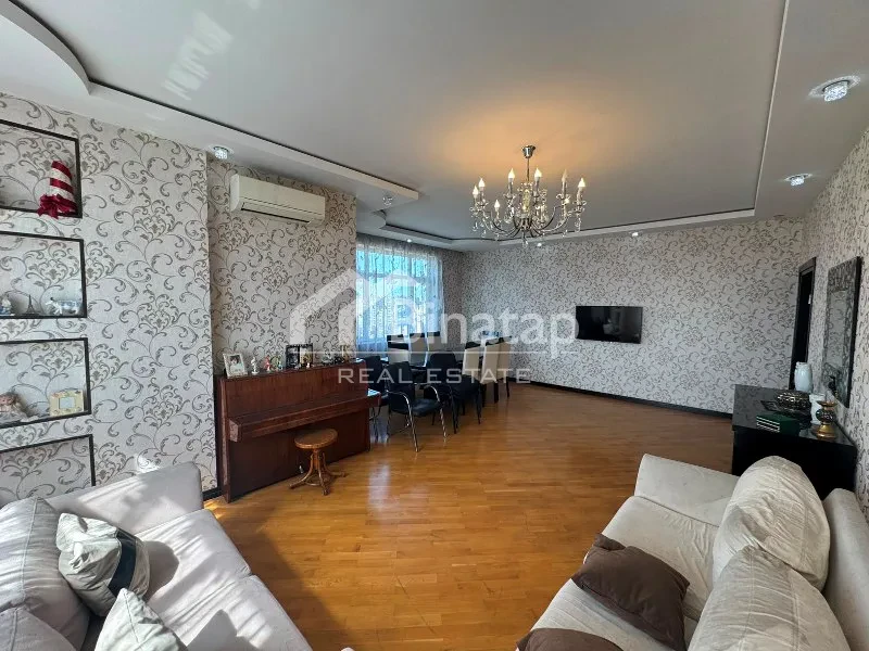 Продаётся 3-комн. новостройка 130 м², м. Элмляр Академиясы
