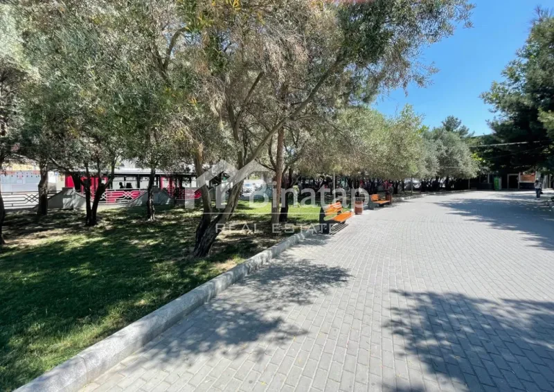 Satılır 2 otaqlı köhnə tikili 55.3 m², İnşaatçılar m.