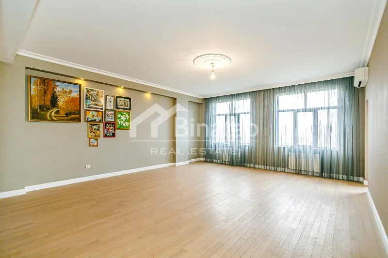 Satılır 3 otaqlı yeni tikili 153 m², 28 May m.