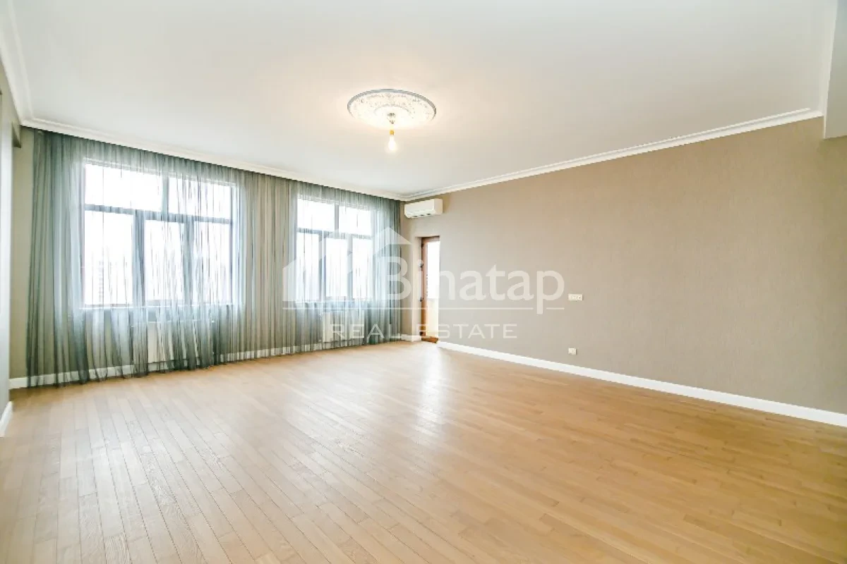 Satılır 3 otaqlı yeni tikili 153 m², 28 May m. — şəkil 2