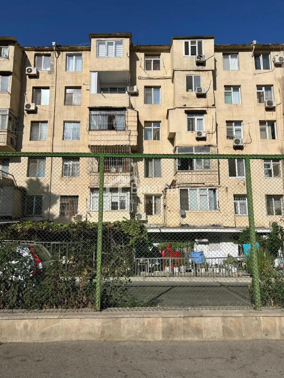 Satılır 2 otaqlı köhnə tikili 65 m², İnşaatçılar m. — şəkil 1