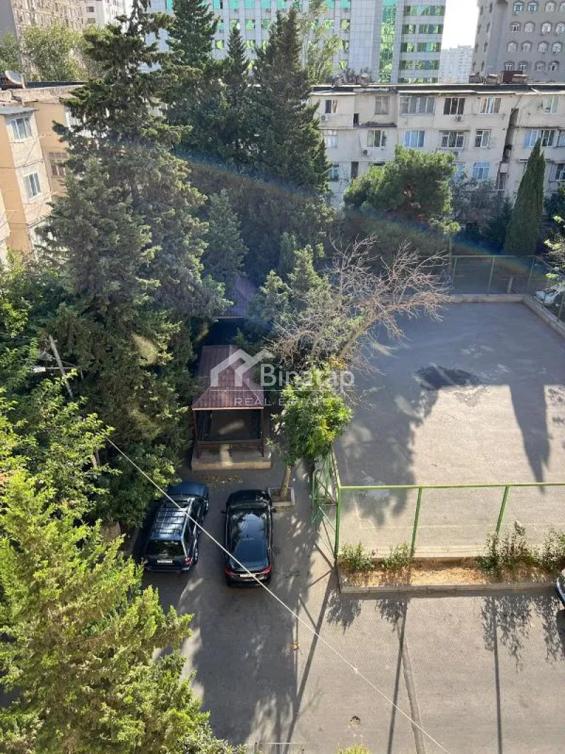 Satılır 2 otaqlı köhnə tikili 65 m², İnşaatçılar m. — şəkil 11