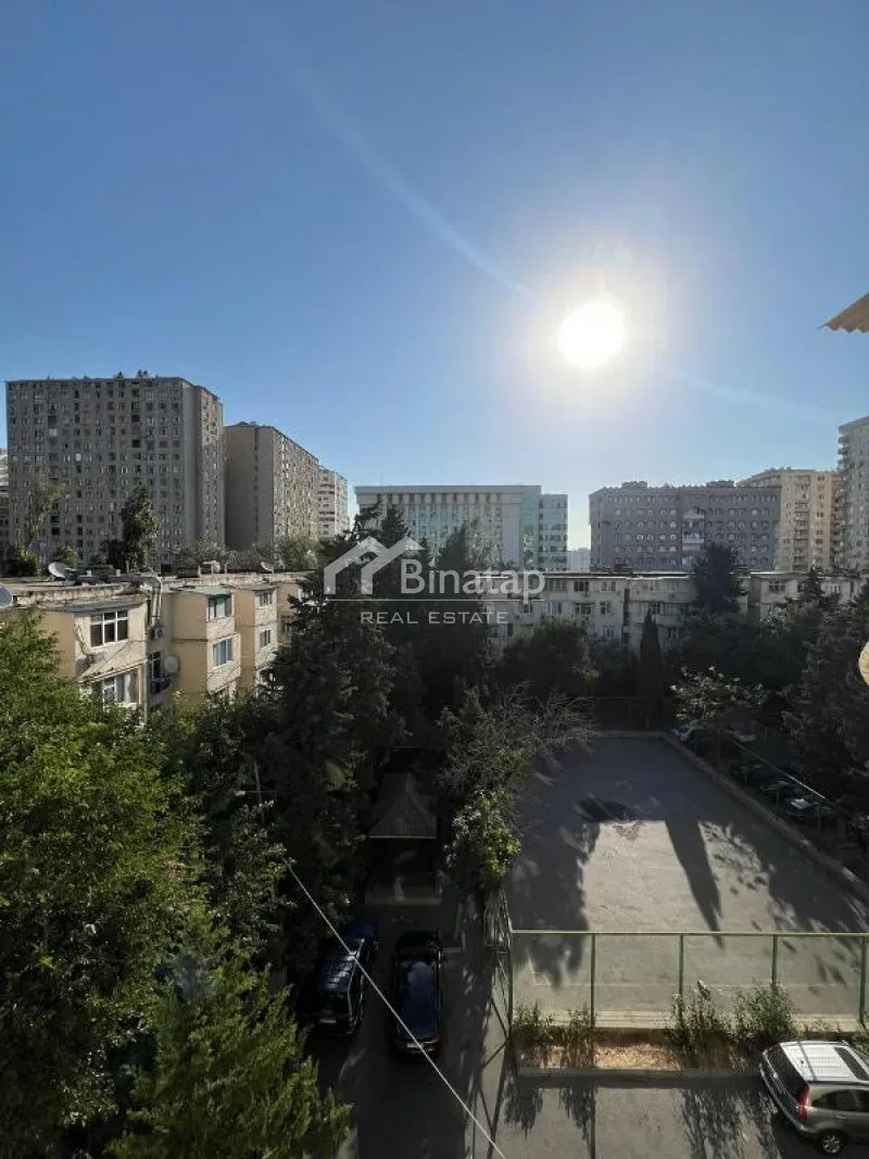 Satılır 2 otaqlı köhnə tikili 65 m², İnşaatçılar m. — şəkil 12