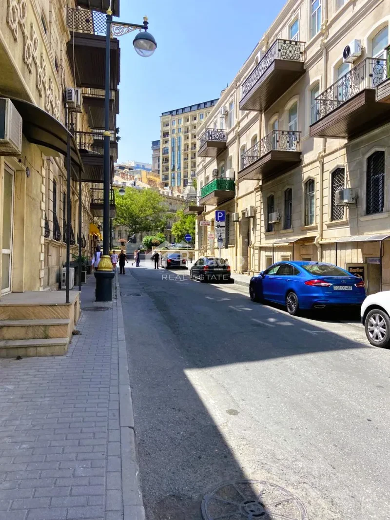 Satılır obyekt 200 m², Səbail r. — şəkil 19