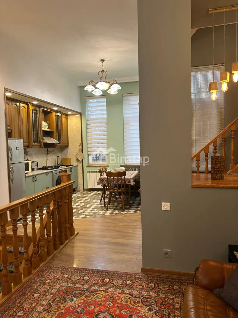 Satılır 3 otaqlı köhnə tikili 140 m², Sahil m.