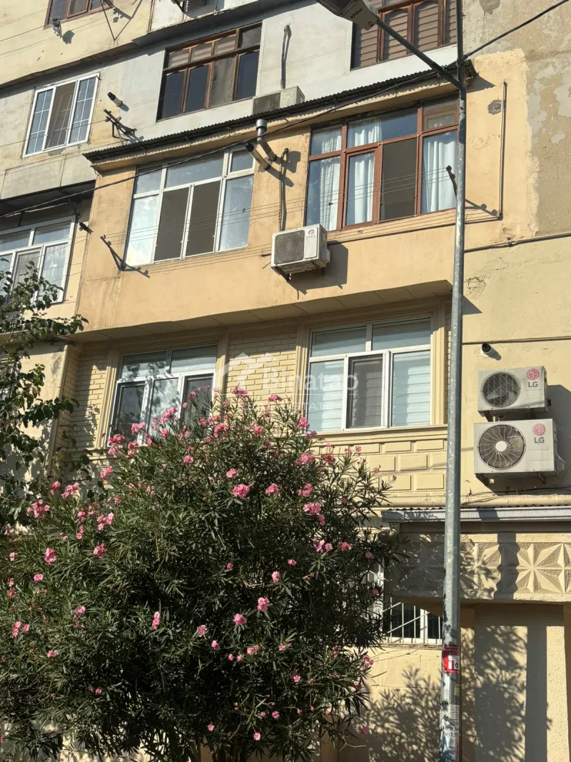 Satılır 3 otaqlı köhnə tikili 100 m², Xalqlar Dostluğu m.