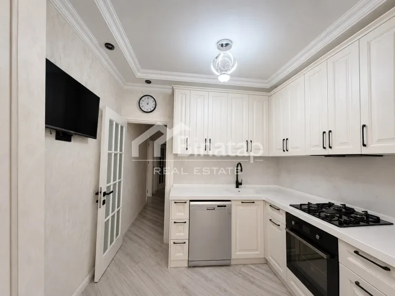 Satılır 3 otaqlı köhnə tikili 100 m², Xalqlar Dostluğu m. — şəkil 10