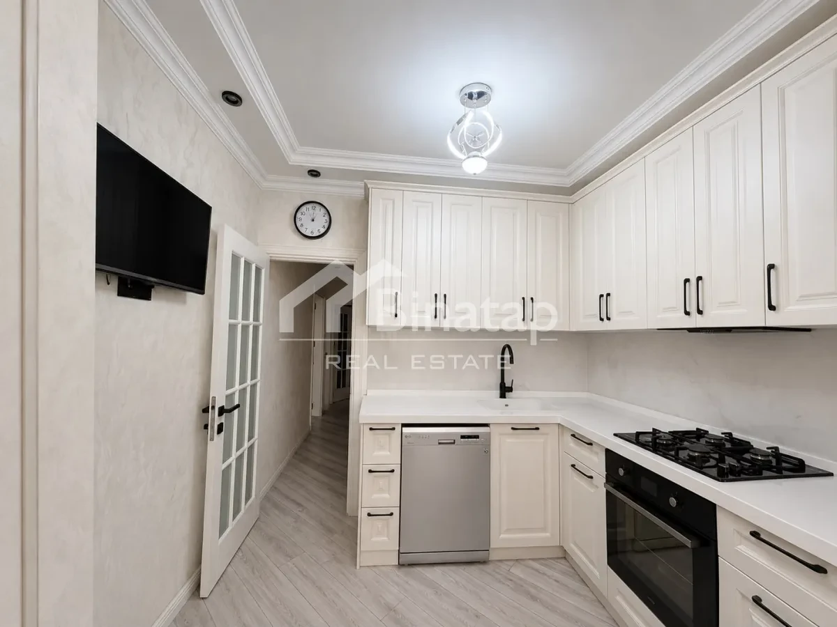 Satılır 3 otaqlı köhnə tikili 100 m², Xalqlar Dostluğu m. — şəkil 10