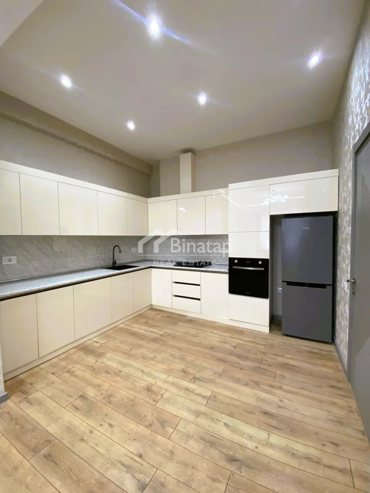 Satılır 2 otaqlı yeni tikili 91 m², 28 May m. — şəkil 3